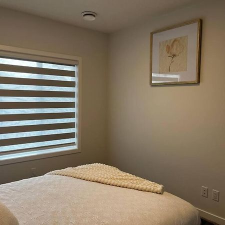 Brand New - Home Away From Home In Nw YYC المظهر الخارجي الصورة
