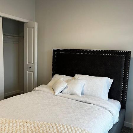 Brand New - Home Away From Home In Nw YYC المظهر الخارجي الصورة