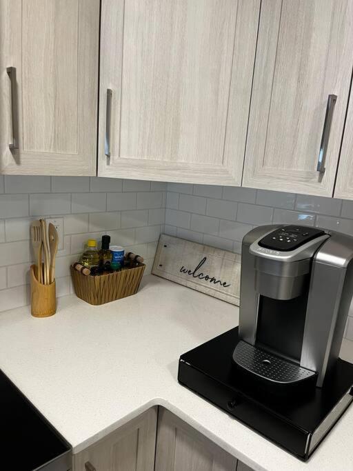Brand New - Home Away From Home In Nw YYC المظهر الخارجي الصورة
