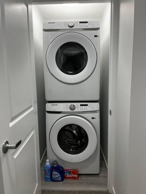 Brand New - Home Away From Home In Nw YYC المظهر الخارجي الصورة