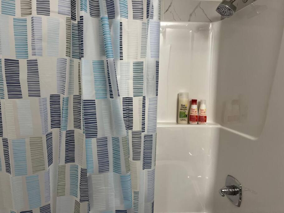 Brand New - Home Away From Home In Nw YYC المظهر الخارجي الصورة